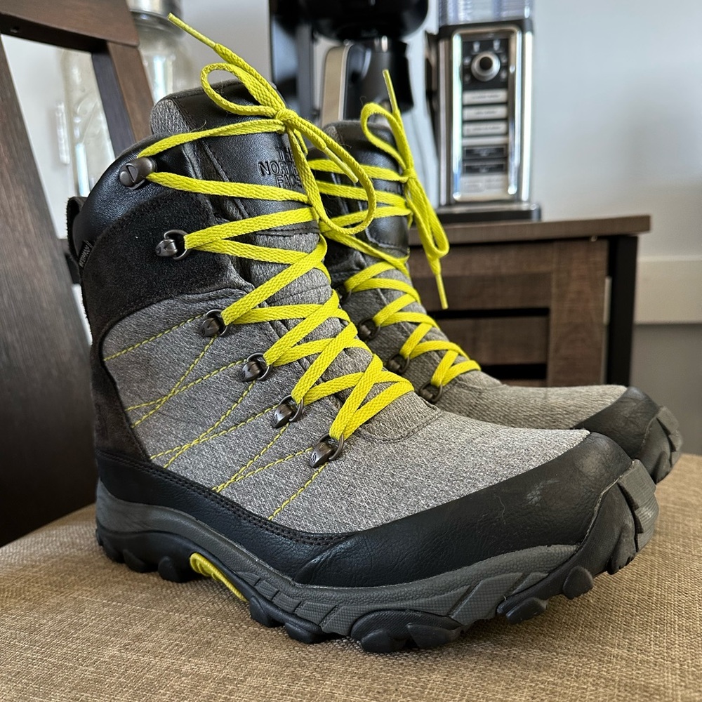 Men’s size 9 Northface Snow Boot